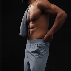 ALO MENS repetition short- steel grey 7”